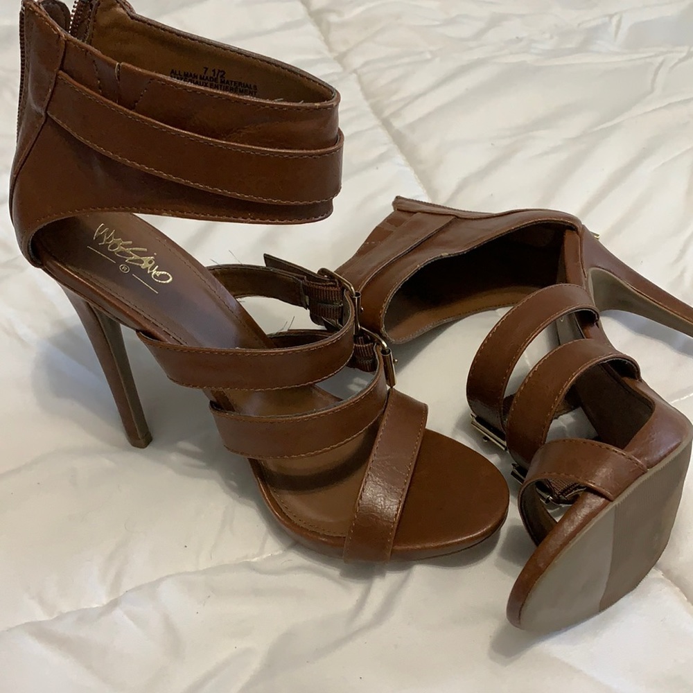 Gorgeous mossimo heels.